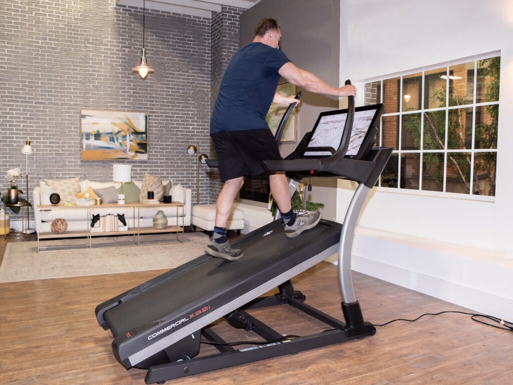 TreadmillReviews Editor Using NordicTrack Commercial X32i at 40% Incline
