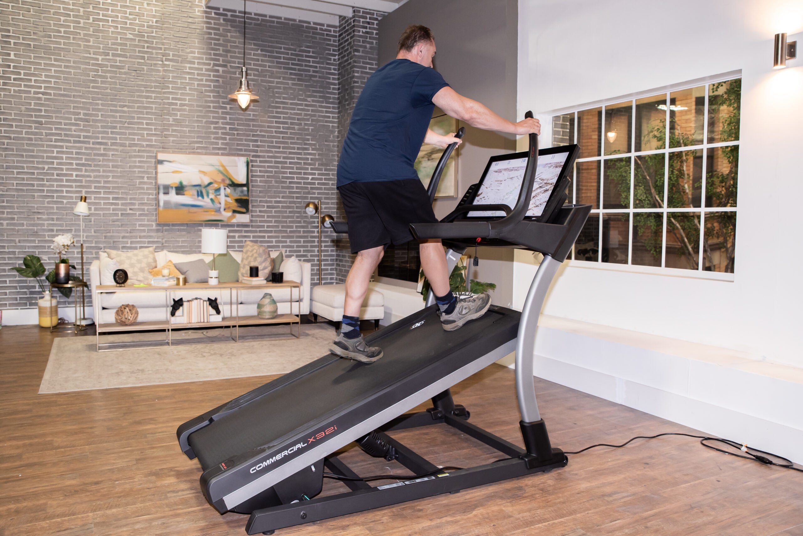 Treadmill Incline Training on NordicTrack X32i